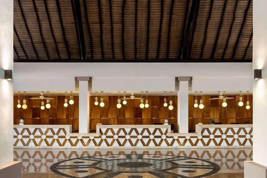 Grand Palladium Whitesand Riviera Maya Hotel
